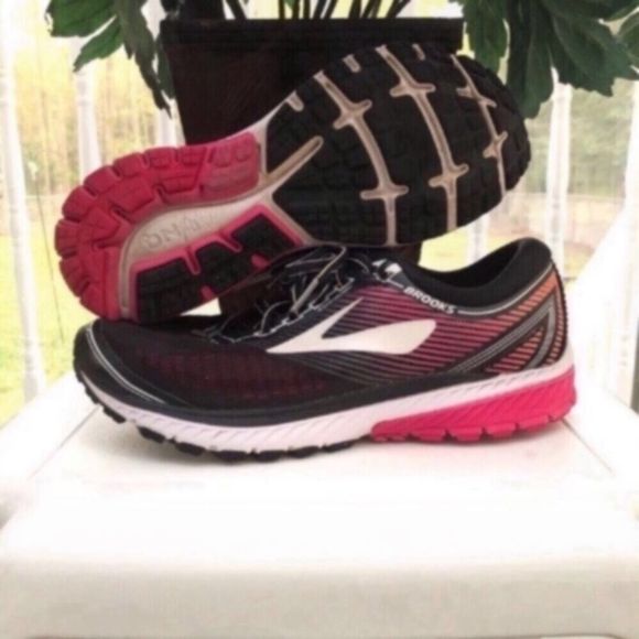 Brooks Ghost 10 Black and Pink - Picture 11 of 16